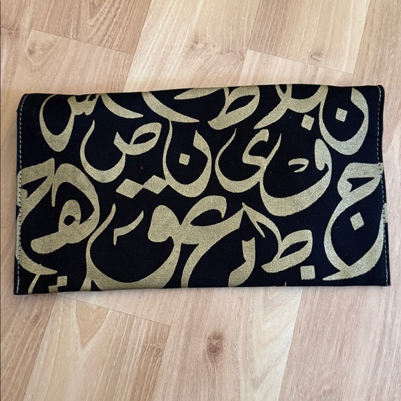 Black and Gold Arabic Calligraphy Clutch - Picture 2 of 11